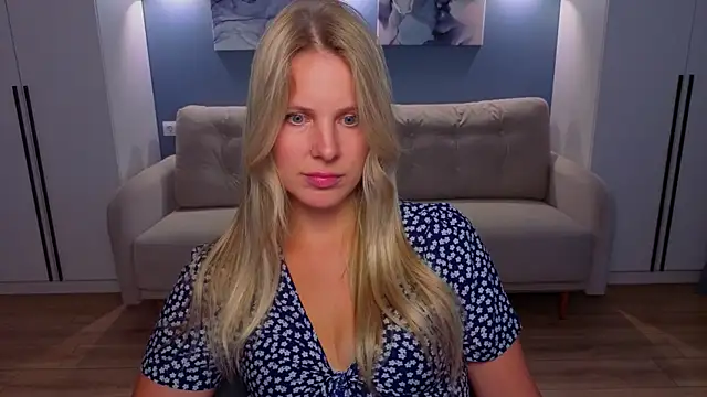 MelanieBennett online show from July 11, 9:12 am