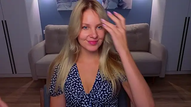 MelanieBennett online show from July 14, 8:41 am