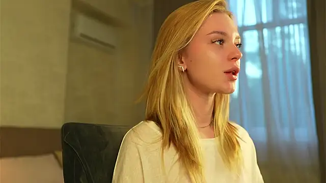 Snapshot of Cyberheart_ chatting on October 1, 2:56 pm Cyberheart online show from October 1, 2:56 pm