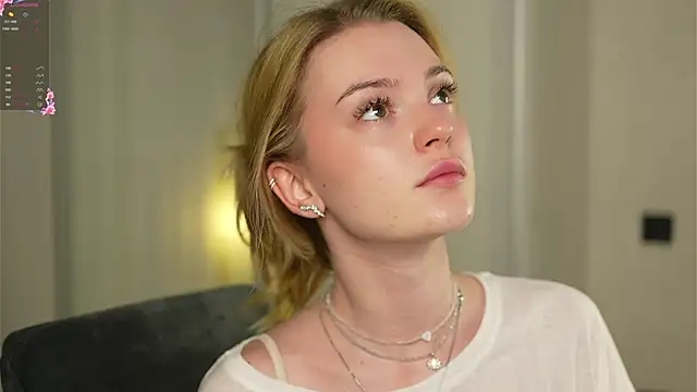 Snapshot of Cyberheart_ chatting on November 14, 2:49 pm Cyberheart online show from November 14, 2:49 pm