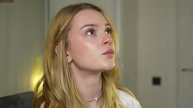 Snapshot of Cyberheart_ chatting on November 23, 3:01 pm Cyberheart online show from November 23, 3:01 pm