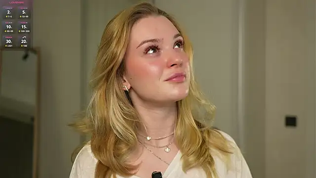 Snapshot of Cyberheart_ chatting on November 28, 4:53 pm Cyberheart online show from November 28, 4:53 pm