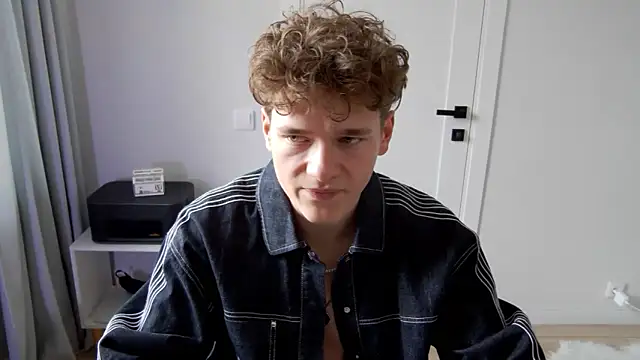 Snapshot of DanyDavis chatting on April 3, 10:57 am DanyDavis online show from April 3, 10:57 am