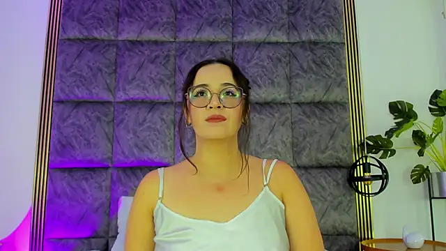 Snapshot of MeliissaAdamss chatting on September 13, 8:52 pm MeliissaAdamss online show from September 13, 8:52 pm