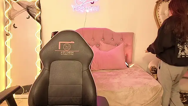 kissy tay online show from November 4, 11:42 am