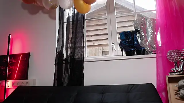 Snapshot of siswett chatting on March 14, 2:08 pm siswett online show from March 14, 2:08 pm