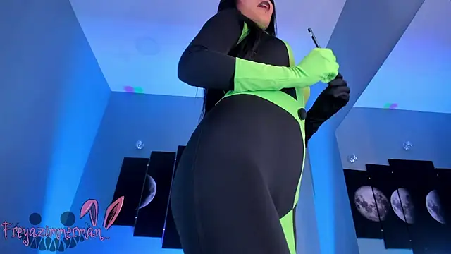 FreyaZimmerman  online show from October 6, 8:28 pm