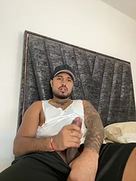 Snapshot of PapiStan chatting on September 23, 4:59 am PapiStan online show from September 23, 4:59 am