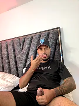 Snapshot of PapiStan chatting on September 28, 3:12 am PapiStan online show from September 28, 3:12 am