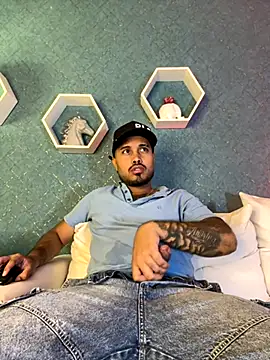 Snapshot of PapiStan chatting on October 5, 3:43 pm PapiStan online show from October 5, 3:43 pm