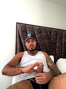 Snapshot of PapiStan chatting on October 13, 9:26 pm PapiStan online show from October 13, 9:26 pm