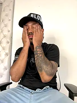 Snapshot of PapiStan chatting on October 18, 11:38 pm PapiStan online show from October 18, 11:38 pm