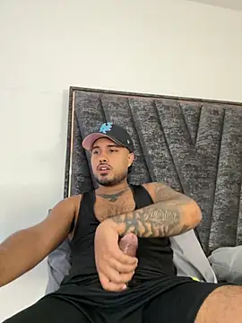 Snapshot of PapiStan chatting on October 24, 10:28 pm PapiStan online show from October 24, 10:28 pm