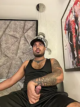 Snapshot of PapiStan chatting on November 7, 9:37 pm PapiStan online show from November 7, 9:37 pm