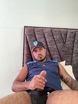 Snapshot of PapiStan chatting on November 10, 9:58 pm PapiStan online show from November 10, 9:58 pm