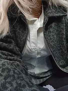 Pretty roxxyy online show from January 8, 1:02 pm