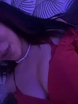 Snapshot of QueenLujaine chatting on May 31, 5:59 am QueenLujaine online show from May 31, 5:59 am