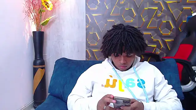 Snapshot of black_king_241 chatting on March 9, 4:49 am black king 241 online show from March 9, 4:49 am