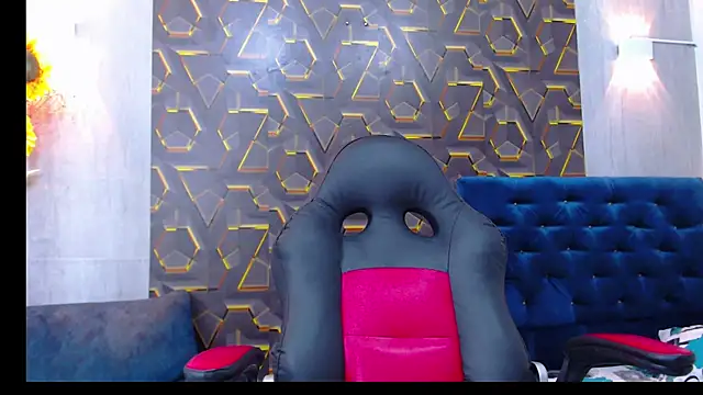 Snapshot of black_king_241 chatting on April 3, 2:53 am black king 241 online show from April 3, 2:53 am