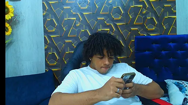 Snapshot of black_king_241 chatting on April 17, 2:58 am black king 241 online show from April 17, 2:58 am