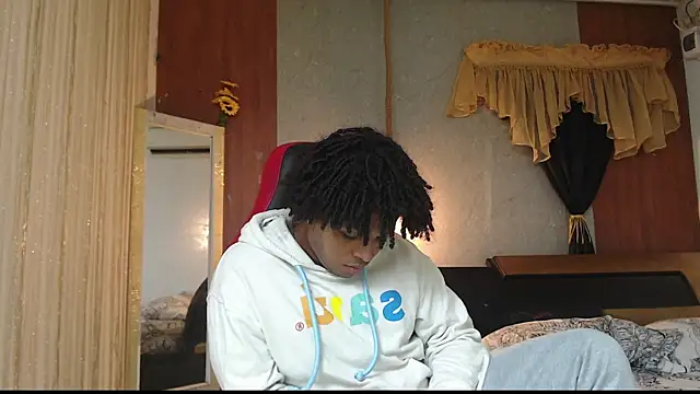 Snapshot of black_king_241 chatting on April 18, 3:32 am black king 241 online show from April 18, 3:32 am