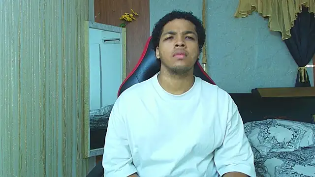 Snapshot of black_king_241 chatting on June 10, 1:10 pm black king 241 online show from June 10, 1:10 pm