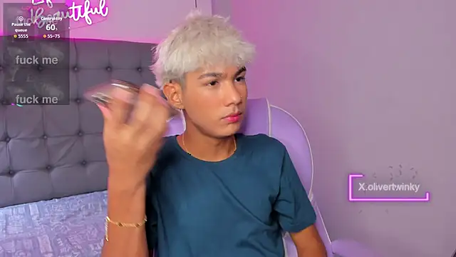 Snapshot of OliverTwinky chatting on September 9, 5:40 am OliverTwinky online show from September 9, 5:40 am