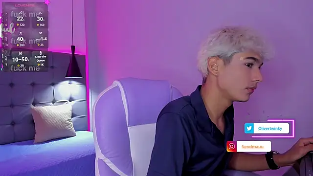 Snapshot of OliverTwinky chatting on September 15, 2:11 am OliverTwinky online show from September 15, 2:11 am