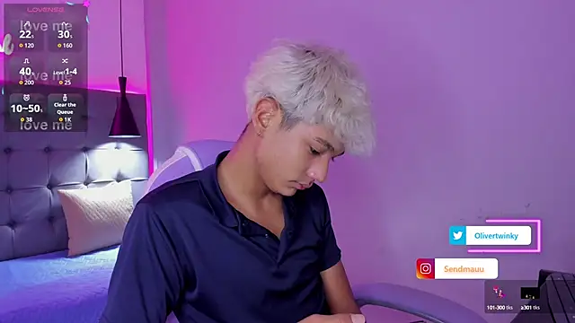 Snapshot of OliverTwinky chatting on September 15, 2:50 pm OliverTwinky online show from September 15, 2:50 pm