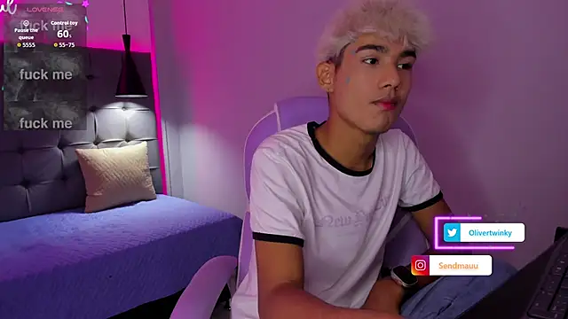 Snapshot of OliverTwinky chatting on September 16, 3:51 am OliverTwinky online show from September 16, 3:51 am