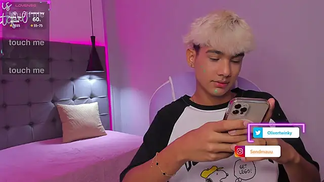 Snapshot of OliverTwinky chatting on October 2, 8:38 pm OliverTwinky online show from October 2, 8:38 pm