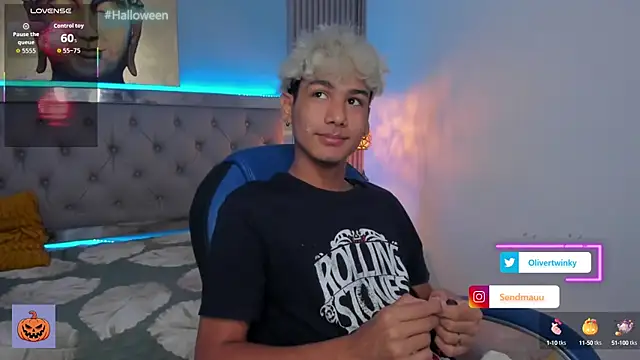 Snapshot of OliverTwinky chatting on October 13, 11:16 pm OliverTwinky online show from October 13, 11:16 pm