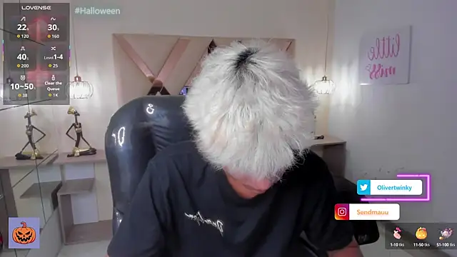 Snapshot of OliverTwinky chatting on October 14, 2:40 pm OliverTwinky online show from October 14, 2:40 pm