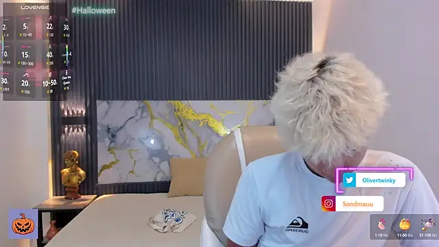Snapshot of OliverTwinky chatting on October 15, 9:59 pm OliverTwinky online show from October 15, 9:59 pm
