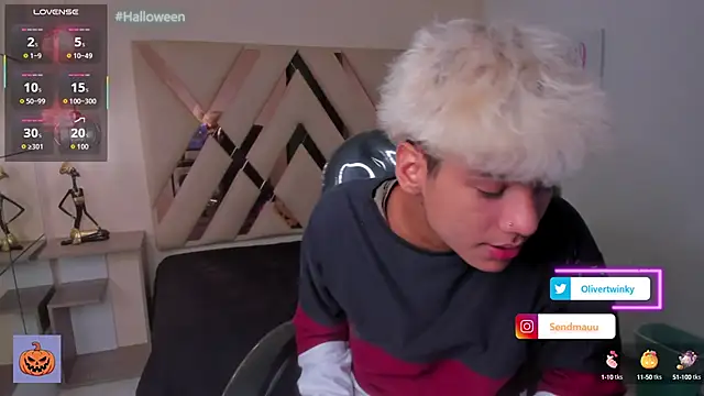 Snapshot of OliverTwinky chatting on October 16, 2:07 pm OliverTwinky online show from October 16, 2:07 pm