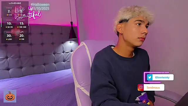 Snapshot of OliverTwinky chatting on October 24, 1:46 am OliverTwinky online show from October 24, 1:46 am