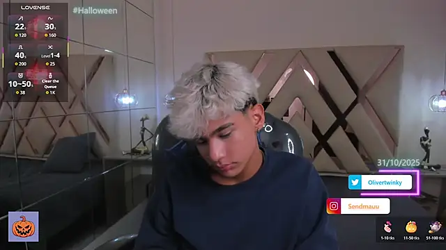 Snapshot of OliverTwinky chatting on October 24, 2:24 pm OliverTwinky online show from October 24, 2:24 pm