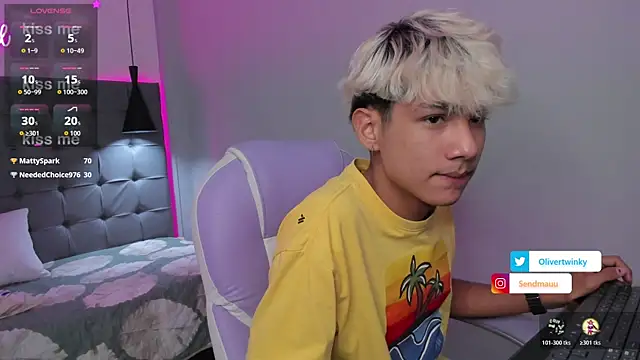 Snapshot of OliverTwinky chatting on November 5, 3:01 pm OliverTwinky online show from November 5, 3:01 pm