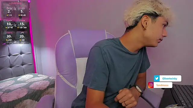 Snapshot of OliverTwinky chatting on November 6, 5:08 am OliverTwinky online show from November 6, 5:08 am