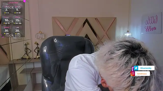 Snapshot of OliverTwinky chatting on November 10, 1:21 pm OliverTwinky online show from November 10, 1:21 pm