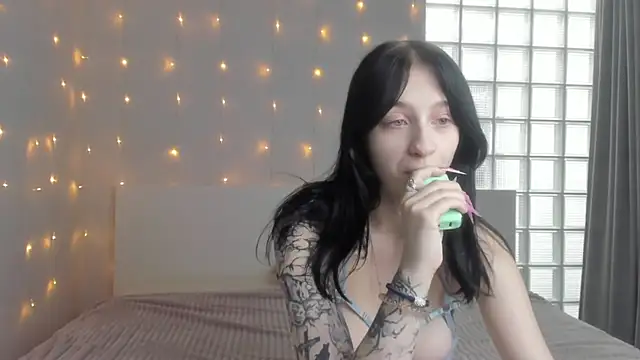 Chatty Alice online show from October 4, 1:25 am