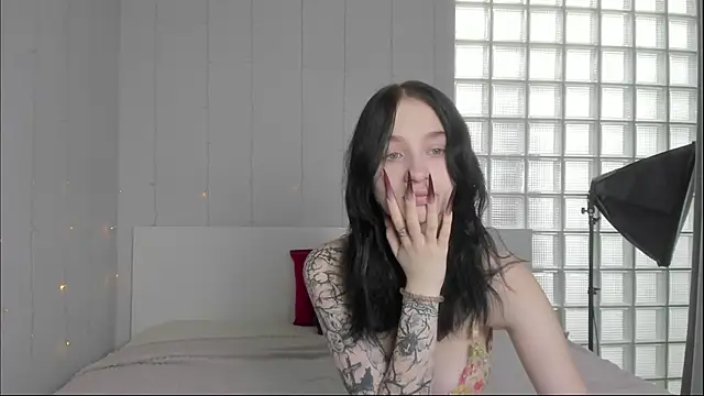 Chatty Alice online show from October 24, 1:03 am