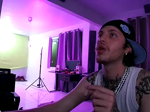 bigrosa21cm online show from October 31, 11:39 pm