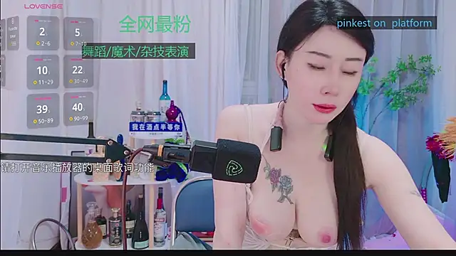 Snapshot of Luck_Lili_ chatting on October 3, 5:10 pm Luck Lili  online show from October 3, 5:10 pm