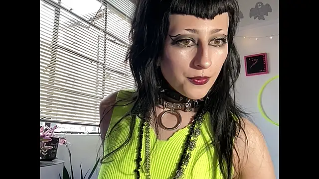 ELENA UMBRA online show from June 9, 7:14 pm