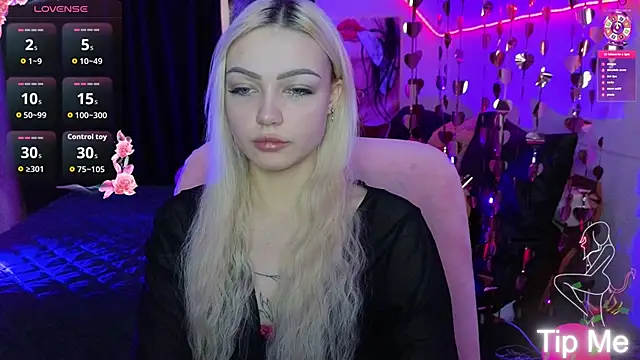 Snapshot of LinaLirian chatting on February 18, 10:11 am LinaLirian online show from February 18, 10:11 am