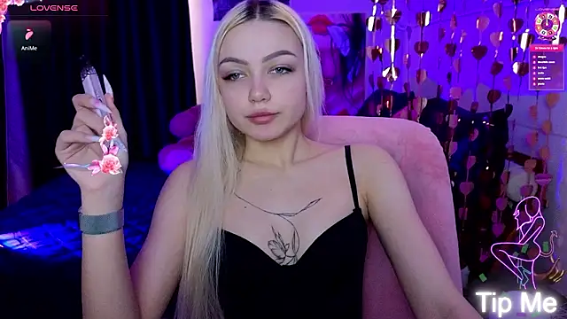 Snapshot of LinaLirian chatting on February 25, 10:03 am LinaLirian online show from February 25, 10:03 am