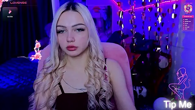 Snapshot of LinaLirian chatting on March 4, 10:10 am LinaLirian online show from March 4, 10:10 am