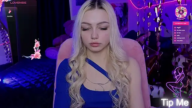 Snapshot of LinaLirian chatting on March 12, 10:10 am LinaLirian online show from March 12, 10:10 am