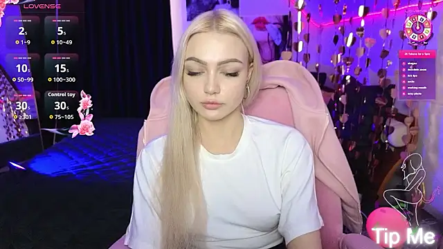 Snapshot of LinaLirian chatting on March 24, 2:44 pm LinaLirian online show from March 24, 2:44 pm